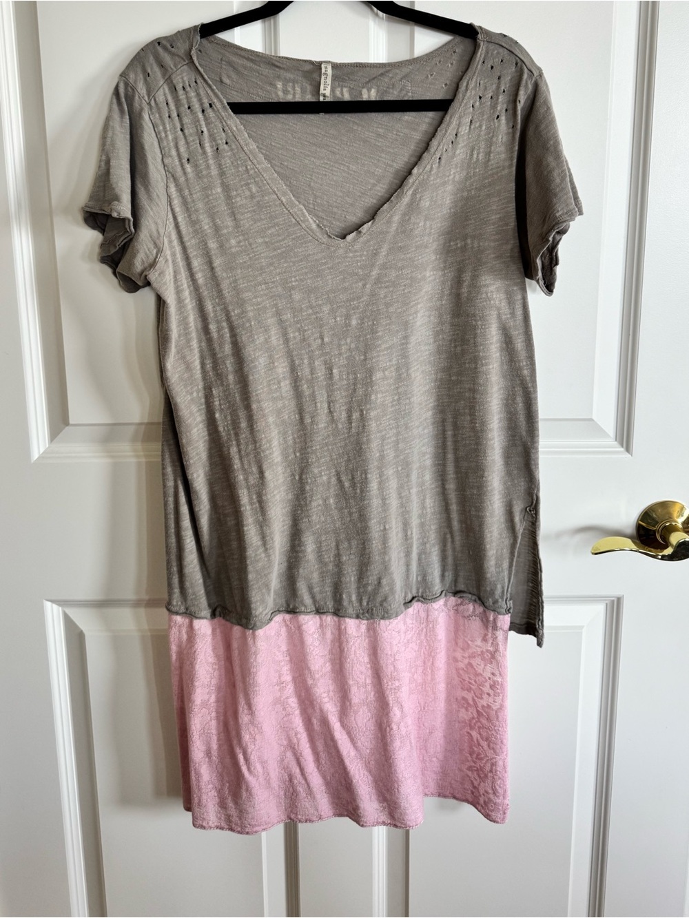 Magnolia Pearl Women’s Taupe and Pink Two-Tone V-Neck Top One Size